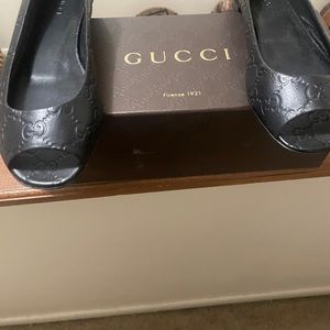 Brand New Gucci Flats. Size 8.  Never worn.
